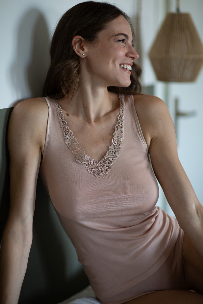 Canotta da donna Giorgia in cotone Spalla larga e macramé in