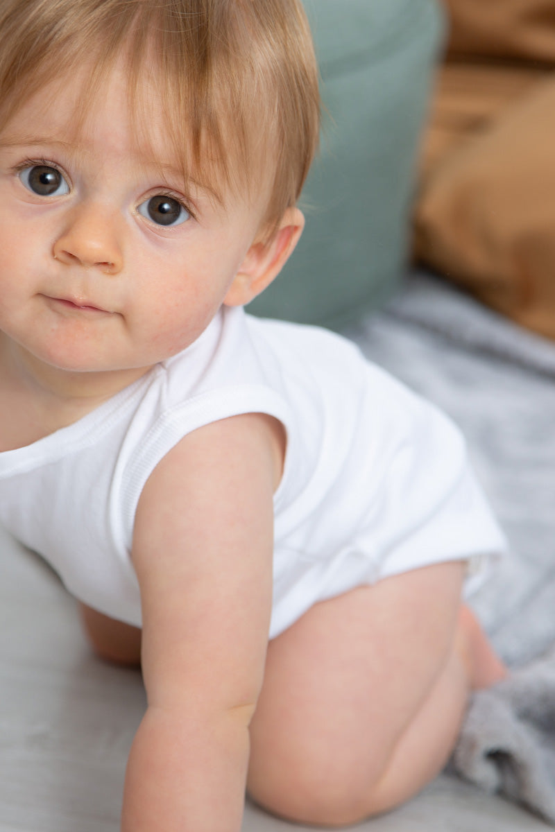 Body per neonati e neonate in fibre naturali per pelli sensibili