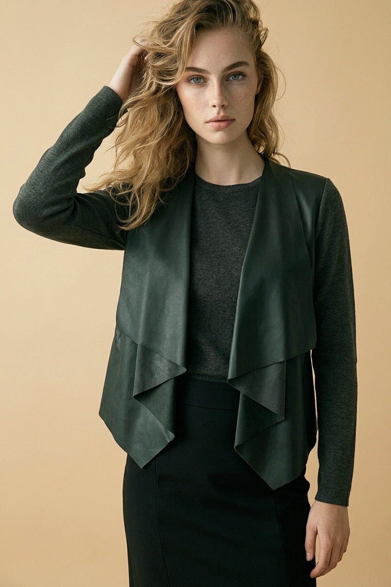 Women's sleeveless cardigan 800 in merino wool and silk - Very soft and warm fabric with a woolly effect