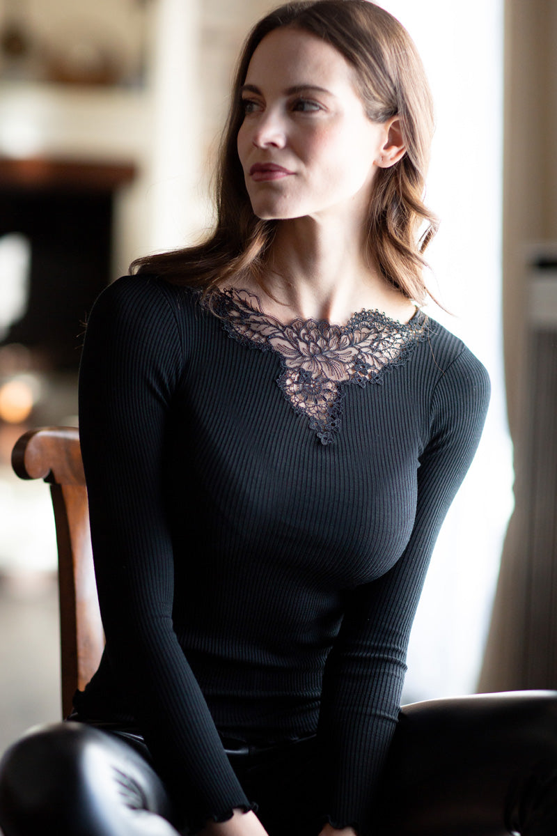 Maglia manica lunga barchetta da donna Alice- con macramè in tulle e cordonetto