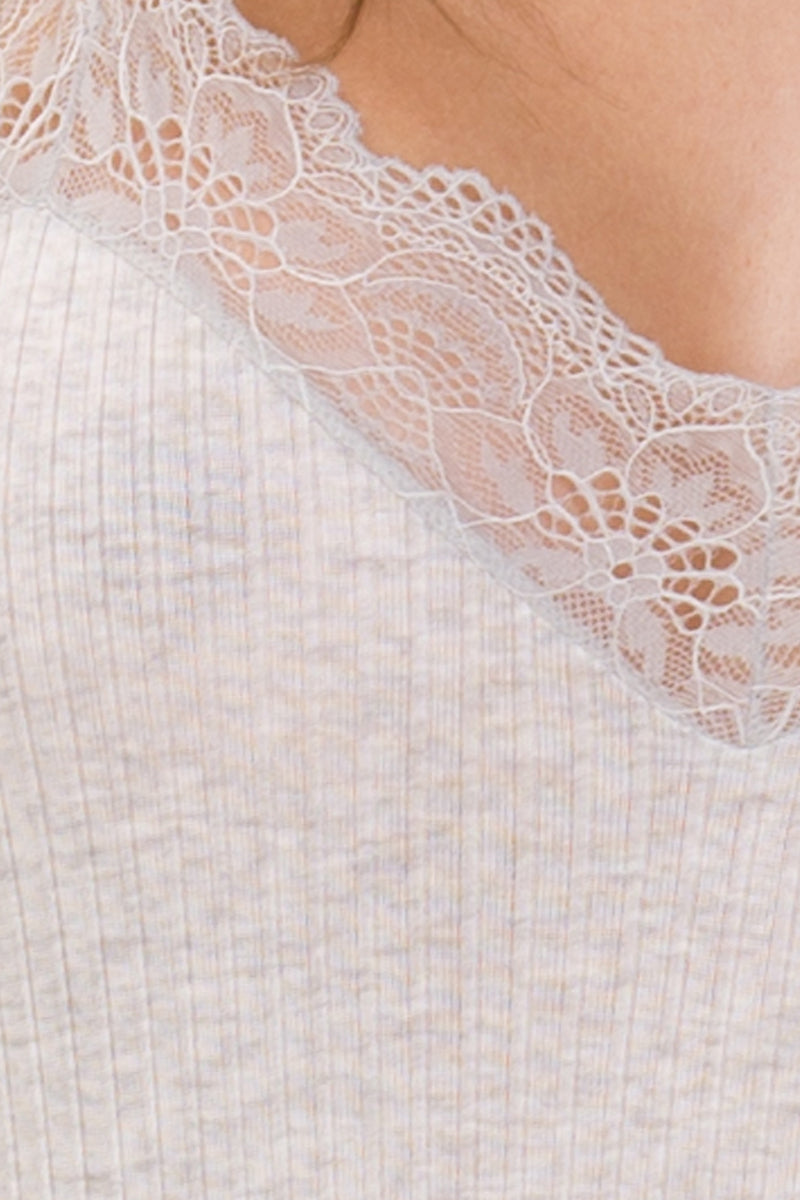 Maglia a manica lunga da donna Emma in Tencel - Girocollo con pizzo leggero e romantico