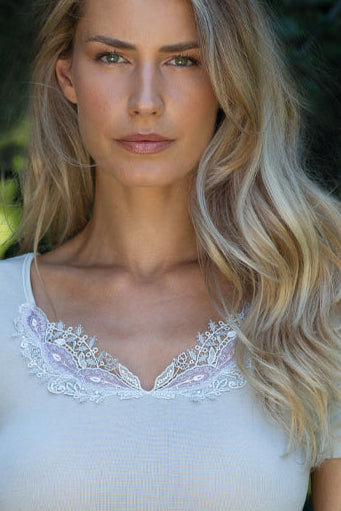 Canotta da donna Gioia in cotone filoscozia - Spalla larga con inserto in tulle e macramé