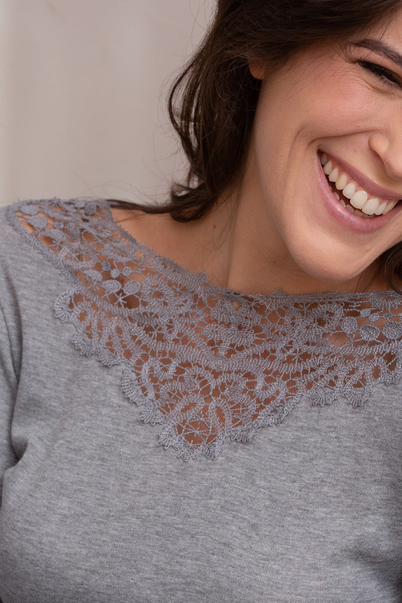 Women's vest Lalli・Modal wool vest - With tulle and macramé insert