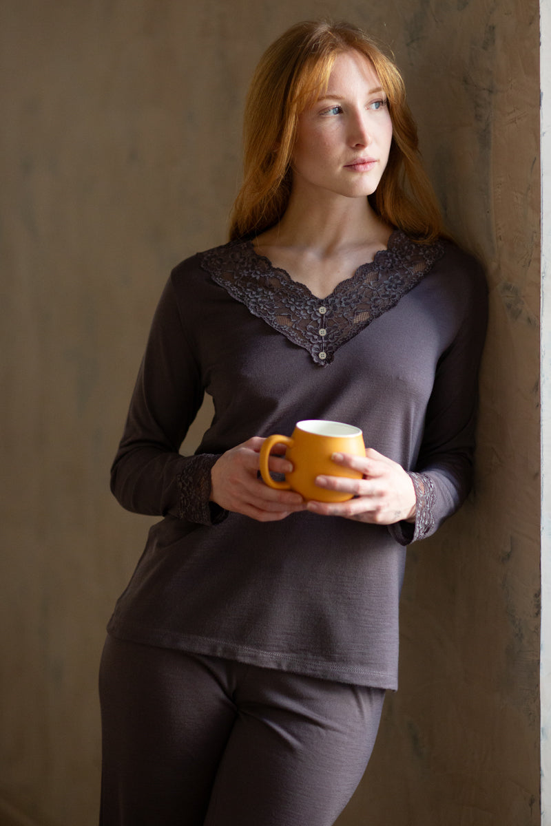 Pigiama da donna Luna in microfibra e lana - Impreziosito da balza di pizzo con cordonetto