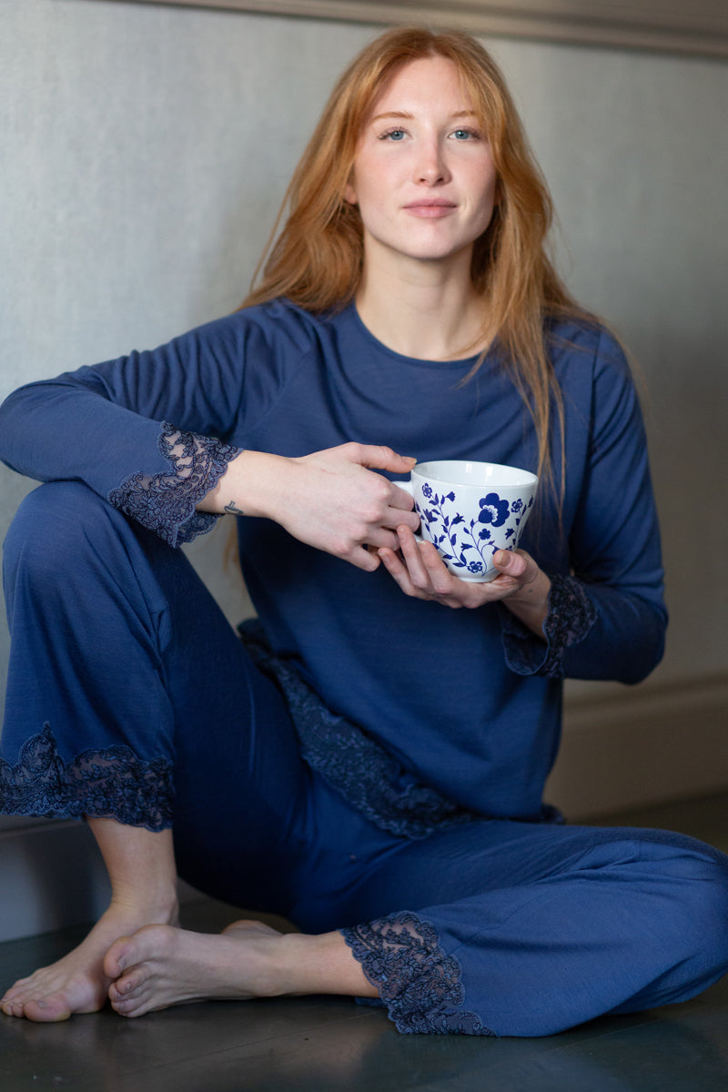 Pigiama da donna Mia in microfibra e lana - Impreziosito da balza di pizzo con cordonetto