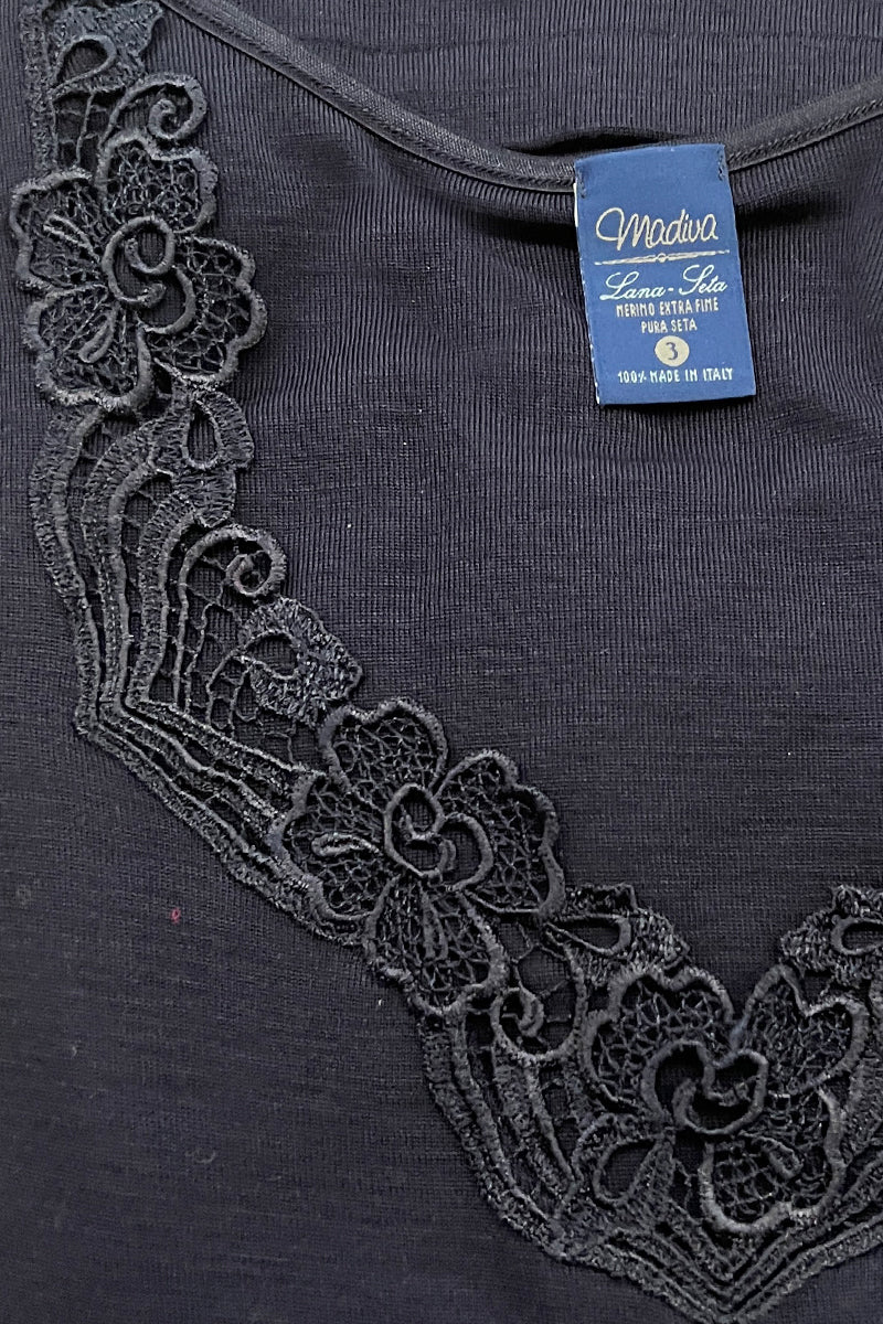 Maglietta da donna Olga in lana merino e seta - Mezza manica avvolgente con inserto in macramè ON