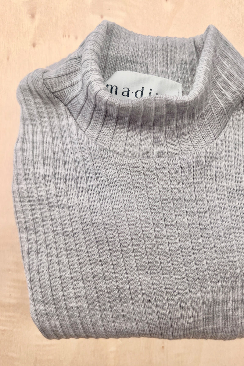 Olly children's turtleneck sweater in silk wool - Delicate on the skin and perfect to wear under a sweatshirt