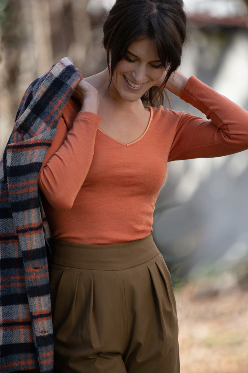 Maglietta lunga da donna Vale in lana seta - Scollo a V e bordo di raso