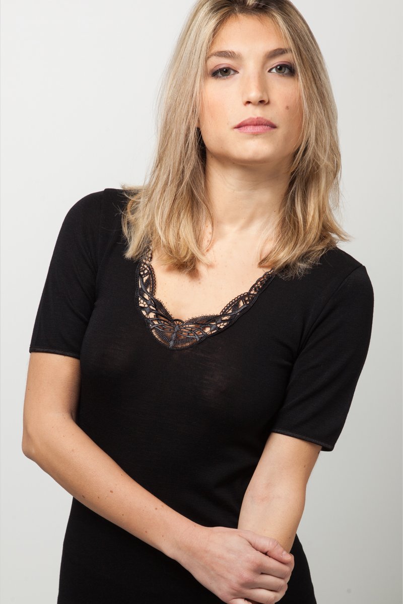 Maglietta intima da donna Cinzia in lana seta - A mezza manica e impreziosita con macramé in pizzo
