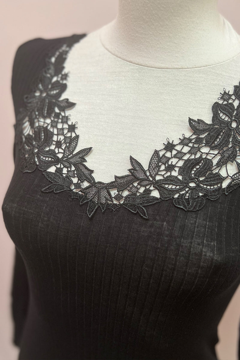Maglia manica lunga da donna Letizia in lana e seta - Inserti in macramé e design femminile