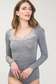 Maglia manica lunga da donna Letizia in lana e seta - Inserti in macramé e design femminile